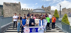 Tomarza Fen Lisesi öğrencileri Kayseri'nin tarihi mekanlarını gezdi