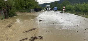 Isparta'da sağanak hayatı olumsuz etkiledi