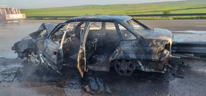 Bolu'da bariyere çarparak yanan otomobildeki 3 kişi yaralandı