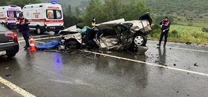 Balıkesir'de iki otomobilin çarpıştığı kazada 1 kişi öldü, 3 kişi yaralandı