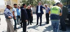 Beşiri Kaymakamı Şener, parke taşı döşeme çalışmasını inceledi