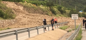Amasya'da şiddetli yağış nedeniyle Taşova-Amasya kara yolu ulaşıma kapandı
