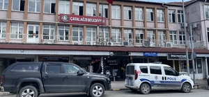 Zonguldak'ta belde belediye binasına levyeyle zarar veren 2 zanlı yakalandı