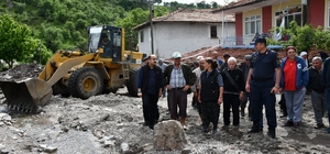 Gümüşhacıköy Kaymakamı Altınöz, sel bölgesinde incelemede bulundu