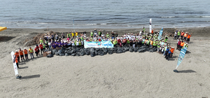 Mersin'de öğrenciler ve gönüllüler sahil temizliği yaptı