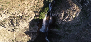 Bingöl'de ulaşımının zor olduğu Yoncalık Şelalesi dronla görüntülendi