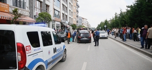 Eskişehir'de kontrolden çıkan otomobil, park halindeki 2 araca çarptı