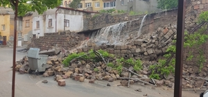 Kayseri'nin Bünyan ilçesinde sağanak nedeniyle bazı ev ve iş yerlerini su b...