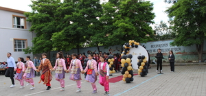 Çorum ve ilçelerinde öğrenciler karnelerini aldı