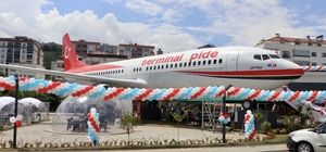 Trabzon'da pistten çıkan uçak, pide salonu oldu