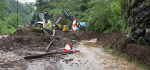 Giresun'da sağanak nedeniyle Yağlıdere-Alucra kara yolu ulaşıma kapandı