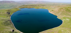 Kars'ta 2 bin 300 rakımdaki Aygır Gölü havadan görüntülendi