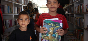 Türkiye Dil ve Edebiyat Derneği, Kilis'te depremzede çocuklara kitap dağıtt...