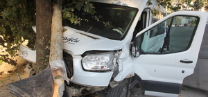 Hatay'da freni arızalanan kamyonun çarptığı minibüsteki 3 asker yaralandı