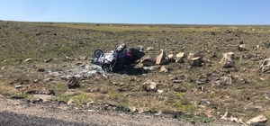 Kars'ta otomobil devrildi, 1'i ağır 4 kişi yaralandı