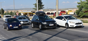 Afyonkarahisar'da bayram tatili dönüşü trafik yoğunluğu sürüyor