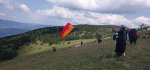 Çankırı'da yamaç paraşütü yarışması kapsamında antrenman uçuşları yapıldı