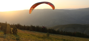 Çankırı'da düzenlenen yamaç paraşütü mesafe yarışması sürüyor