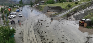 Erzurum-Artvin kara yolunda sel nedeniyle kapanan yolda ulaşım normale dönd...