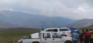 Erzincan’da dağlık alanda araçlarıyla mahsur kalan 5 kişiyi AFAD ekibi kurtardı