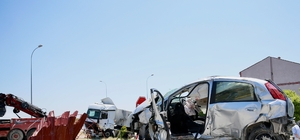 Eskişehir'de tır ile otomobilin çarpıştığı kazada 1 kişi öldü, 1 kişi yaralandı