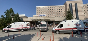 Isparta'da hafif ticari araçla çarpışan midibüs şarampole devrildi