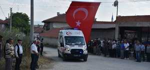 İzmir'deki orman yangınında ölen arazöz sürücüsünün cenazesi Afyonkarahisar...