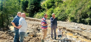 Kabadüz Belediye Başkanı Kaya, sağanaktan etkilenen noktaladı inceledi