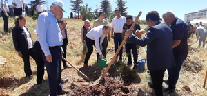 Tufanbeyli'de 15 Temmuz şehitleri anısına fidan dikildi