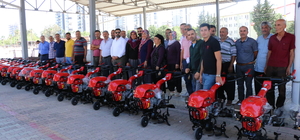 Adana'da küçük alanlarda üretim yapan çiftçilere makine desteği