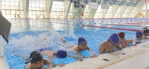 Niğde'de "Yüzme Bilmeyen Kalmasın Projesi" ile 15 bin kişi yüzme öğrendi