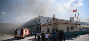 Eskişehir'deki palet fabrikasında başlayıp depoya sıçrayan yangına müdahale...