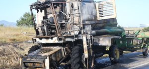 Kastamonu'da hareket halinde alev alan biçerdöver kullanılamaz hale geldi