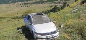 Erzincan'da şarampole devrilen otomobildeki 5 kişi yaralandı