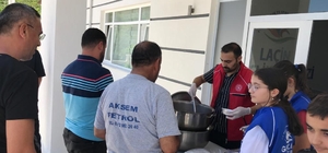 Laçin Gençlik Merkezi'nde aşure dağıtıldı