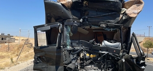 Mardin'de kamyonun tıra çarpması sonucu 1 kişi öldü, 2 kişi yaralandı