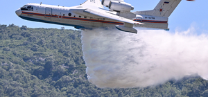 GÜNCELLEME - İzmir'de alev alan otomobil orman yangınına yol açtı