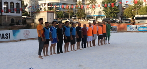 Çankırı'da düzenlenecek tuz festivali kapsamında tuzdan sahada maç yapıldı