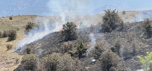 Sivas'ta saman balyaları bulunan tarla yandı 