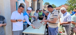 Hanönü Belediyesi aşure ikram etti