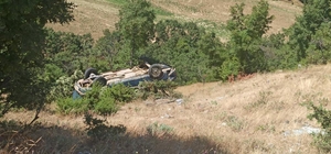 Uşak'ta şarampole devrilen otomobilin sürücüsü yaralandı