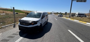 Sivas'ta hafif ticari araç ile otomobil çarpıştı, 4 kişi yaralandı