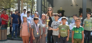 Beylikova'da yaz Kur'an kursundaki yarışmada dereceye giren öğrencilere ödü...