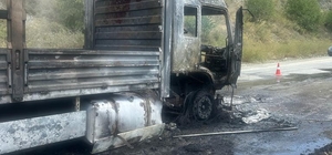 Erzurum'da yanan tır kullanılamaz hale geldi