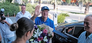 Tedavisi tamamlanan Narlıdere Belediye Başkanı Ali Engin göreve başladı 