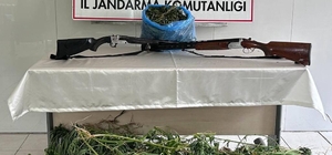 Banaz'da bir evde 1 kilo esrar ele geçirildi