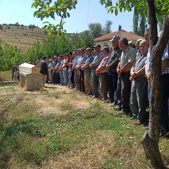 Tokat'ta KKKA hastalığı şüphesiyle hayatını kaybeden kişi toprağa verildi