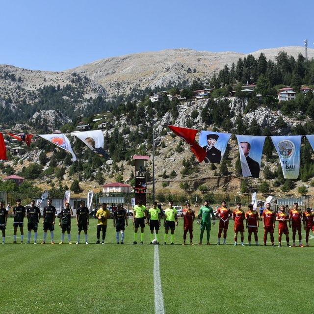 Kızıldağ Yaylası Köylerarası Futbol Turnuvası'nda finalistler belli oldu