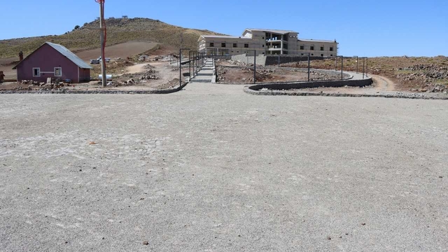 Karacadağ Kayak Merkezi'nde otel inşaat devam ediyor