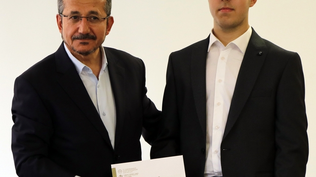 Dünya Hafızlık Yarışması'nda Türkiye'yi temsil edecek genç hafız, Suudi Arabistan'a uğurlandı